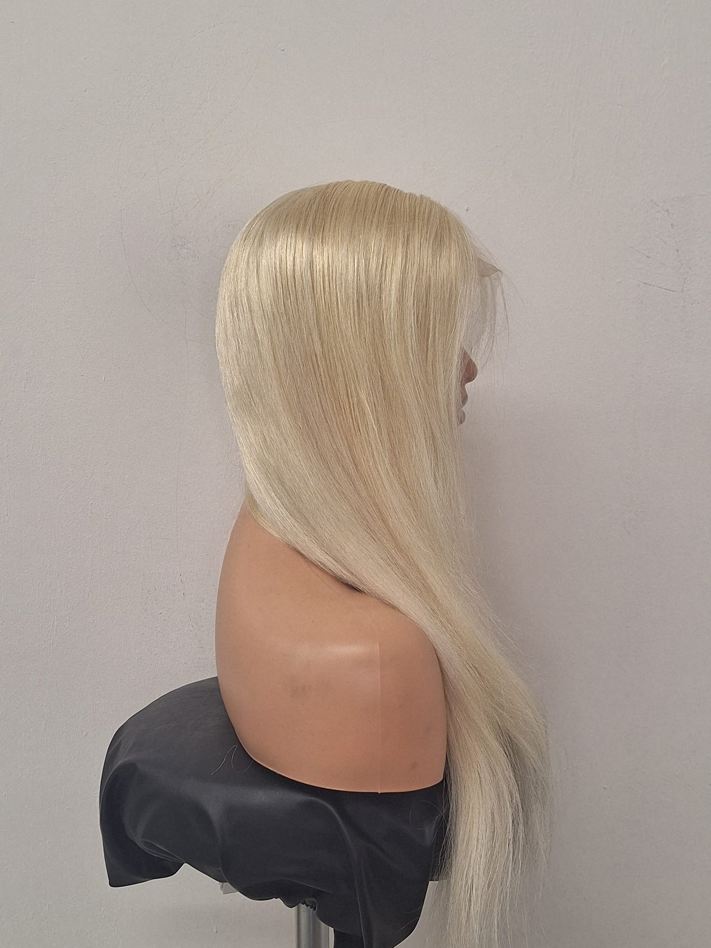 Frontiers 100% H/H Frontal Wig - Col 613 24"